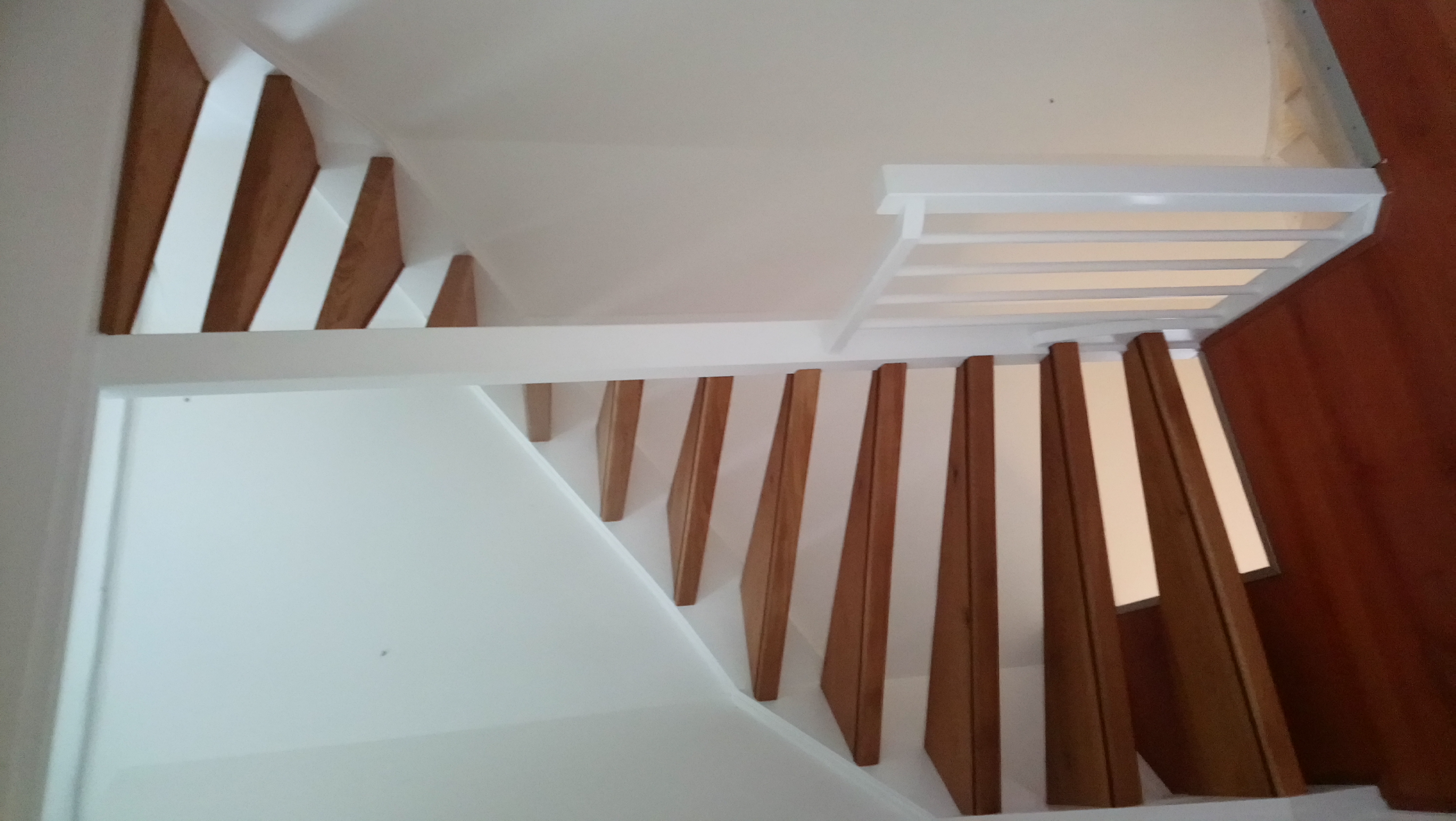 open trap met eiken bekleed