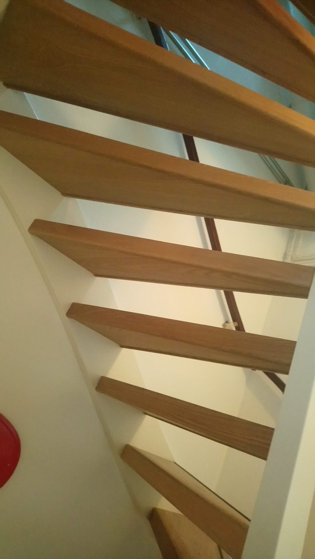 open trap met eiken bekleed onderzijde fineer