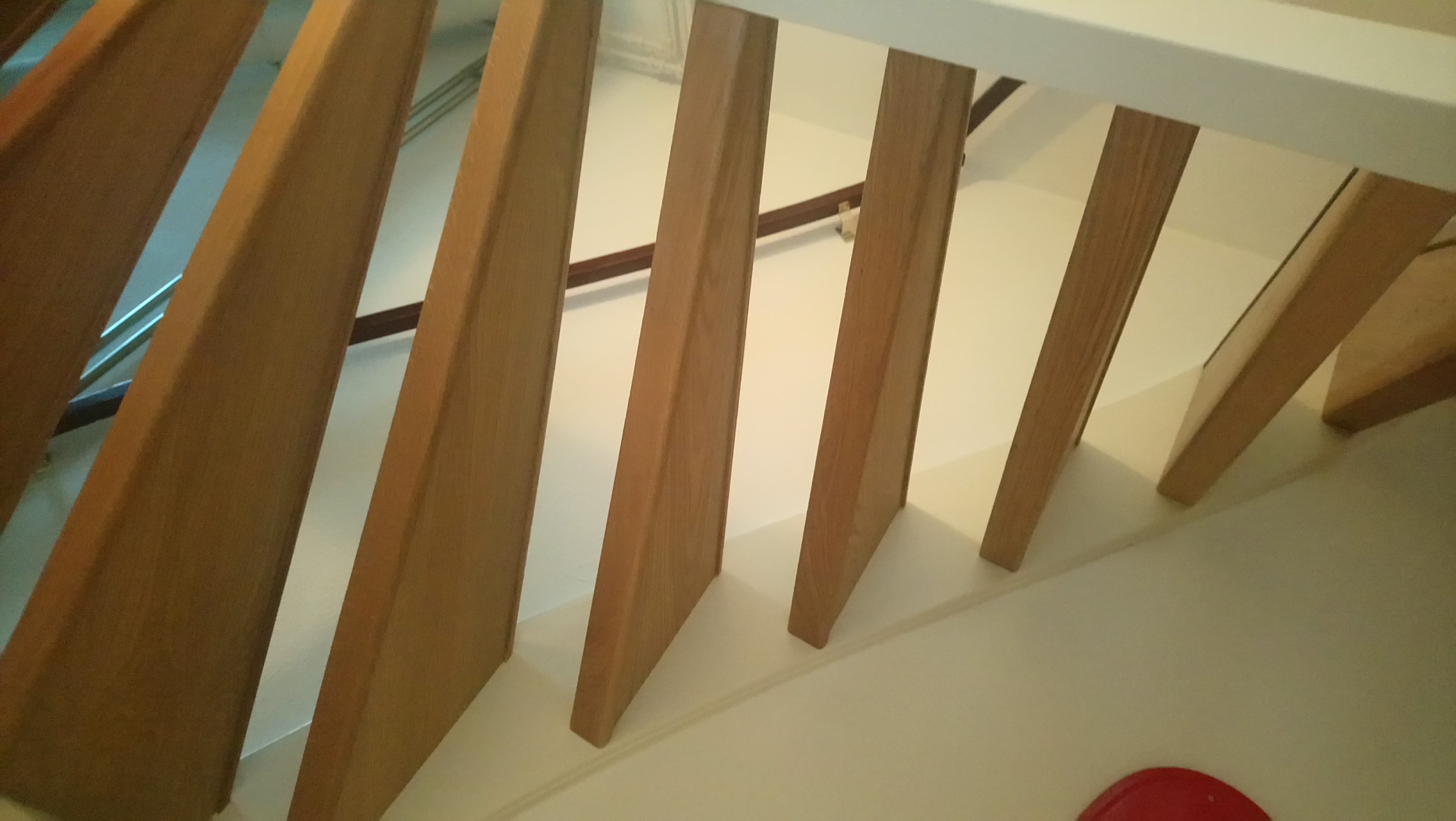 open trap met eiken bekleed onderzijde fineer